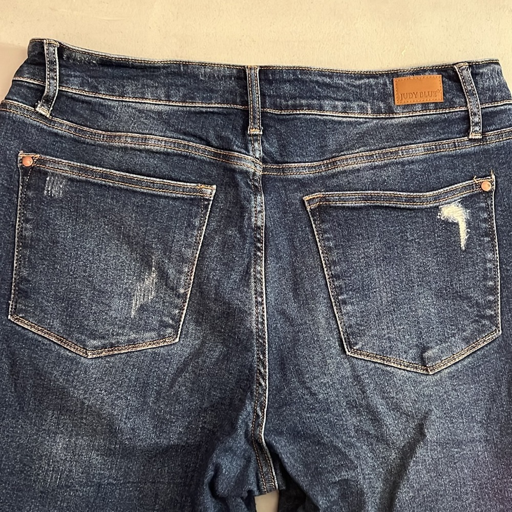 NWOT Judy Blue Boyfriend Fit Distressed/Distressing - Picture 4 of 8